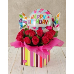Caja con rosas y globo happy birthday!!!!